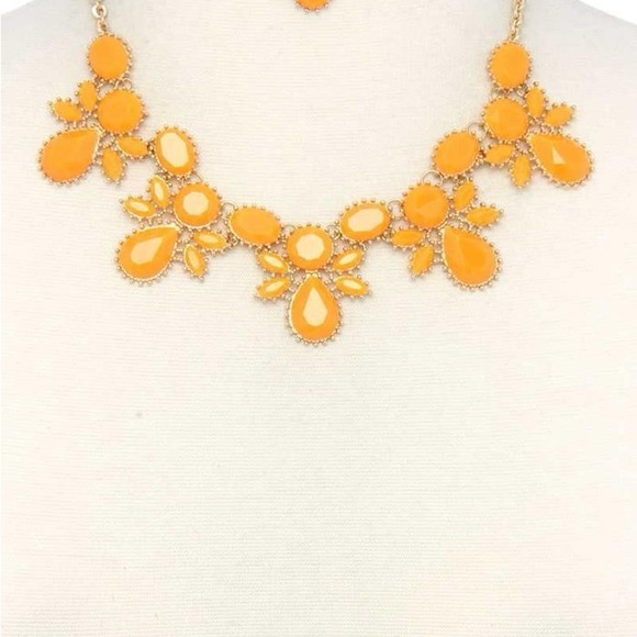 18" Colorful Acrylic Necklace Sets - Picture 6 of 9